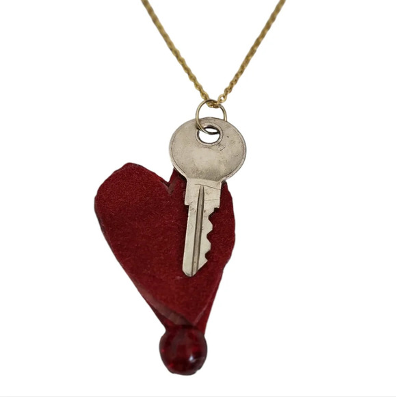 14K Red Suede Heart Key Cable Necklace - Picture 1 of 4